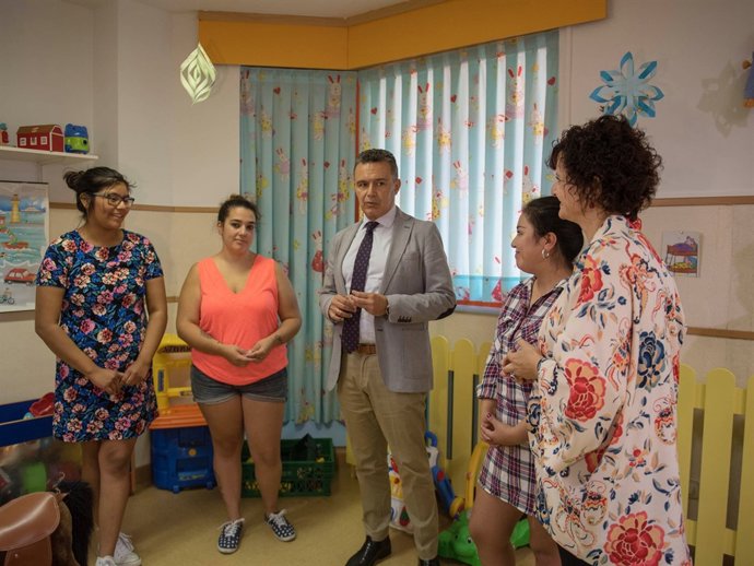 Escobar visita madres gestantes