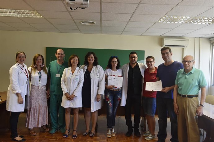 Responsables sanitarios y de colectivos que se han beneficiado de la donación