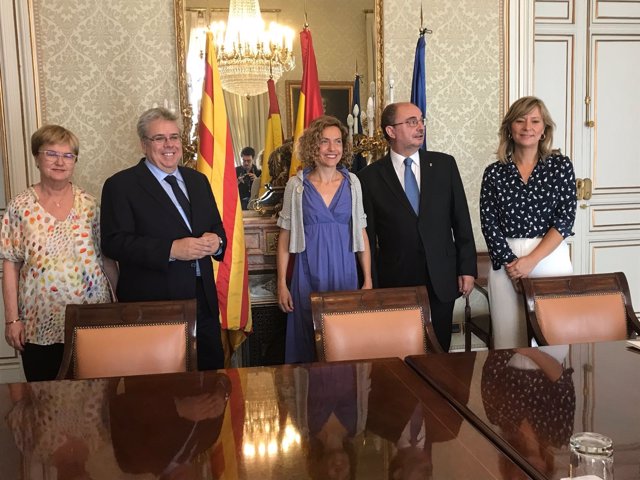Lambán, junto a la ministra Meritxell Batet, hoy en el ministerio en Madrid