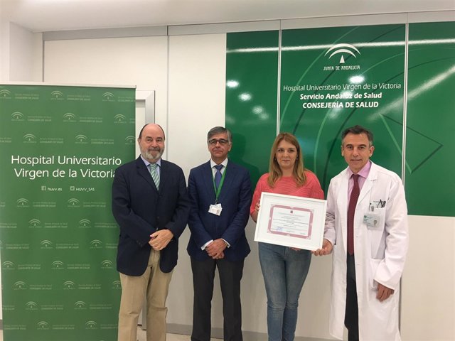 Delegada salud recoge certificado excelencia nacional endocirugía cardiovascular