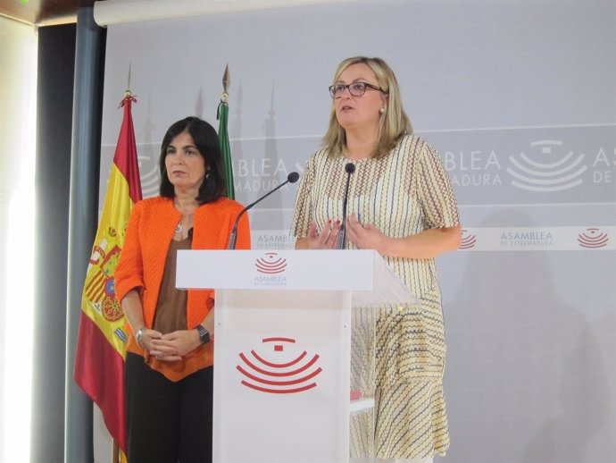 La presidenta de la Asamblea de Extremadura y la del Parlamento de Canarias 
