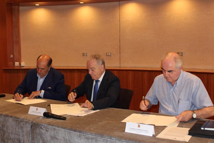 Firma del acuerdo para promover de nuevo el Programa Mentoring en Huesca