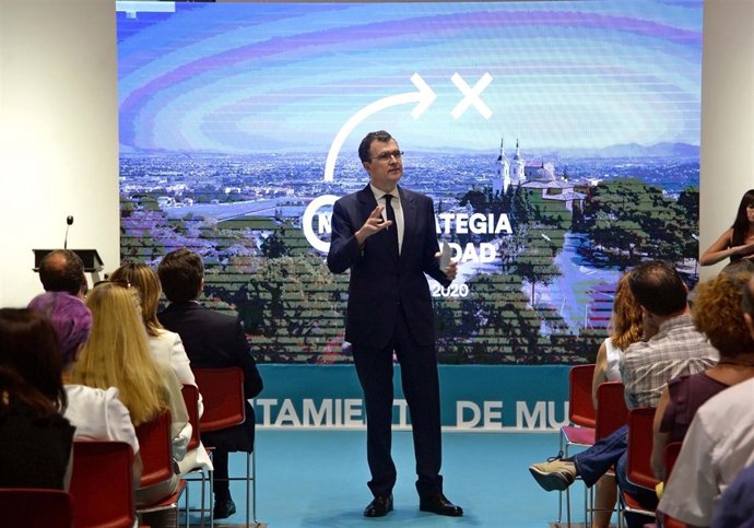 El alcalde de Murcia, José Ballesta, ofrece un balance de su gestión de Gobierno
