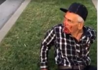 Acusan de intento de homicidio a la mujer que golpeó a un hombre mexicano de 91 años en California, EEUU