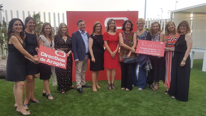 La consejera Pilar Alegría recoge premio de Asociación de Directivas de Aragón