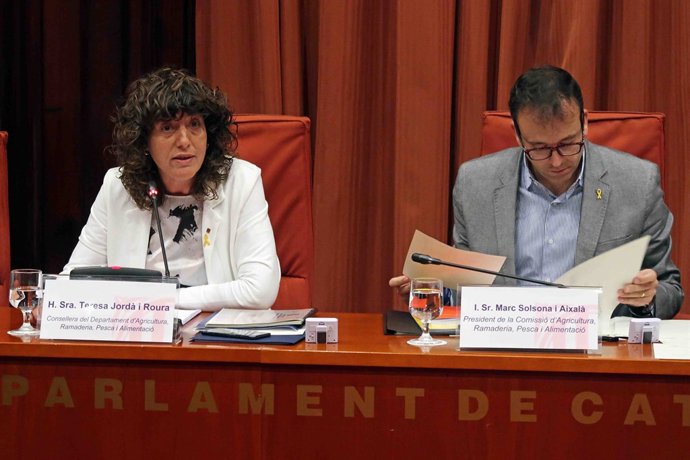  A l'esquerra, La Consellera Teresa Jordà            