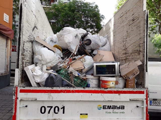 Retiran 2,3 toneladas de residuos en una nueva limpieza de espacios privados de uso público en Son Gotleu