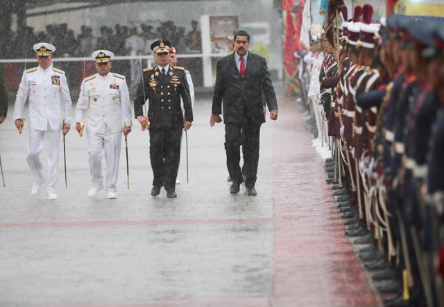 Maduro en el desfile de la FANB