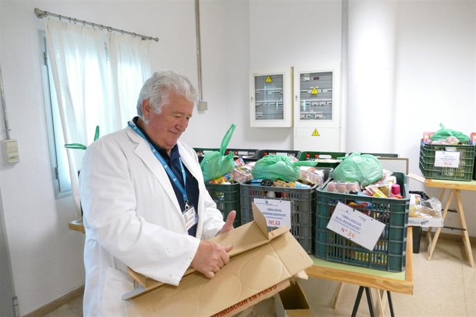 Voluntariado trabajando en el reparto de alimentos