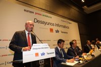 El alcalde de Málaga apuesta por Casado "para el impulso, regeneración e ilusión que necesita" el PP