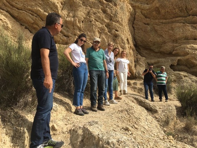 Sendero que  en el paraje protegido de Rambla Salada