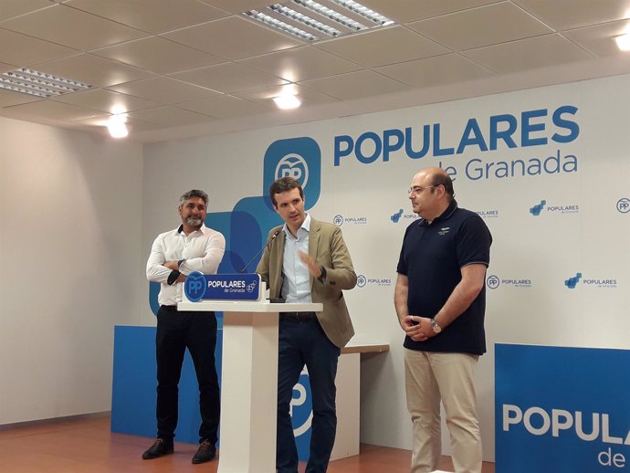 El candidato a la presidencia del PP, Pablo Casado, en Granada