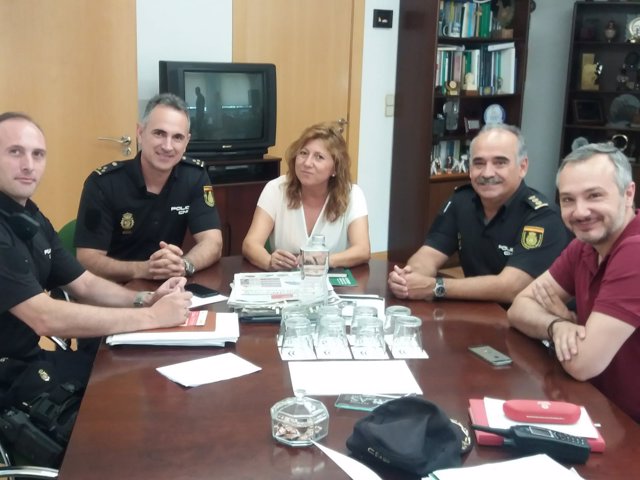 Reunión de la delegada de Turismo en Jaén y el comisario de Policía Nacional