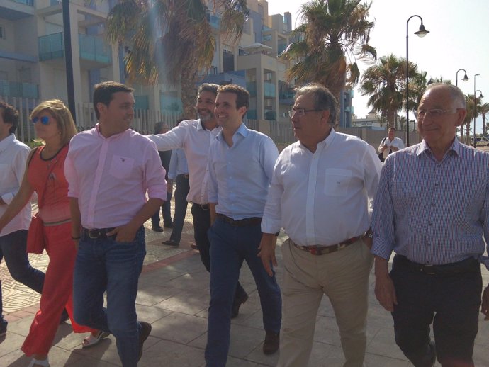 Pablo Casado con Juan Ignacio Zoido y Gabriel Amat en Roquetas de Mar