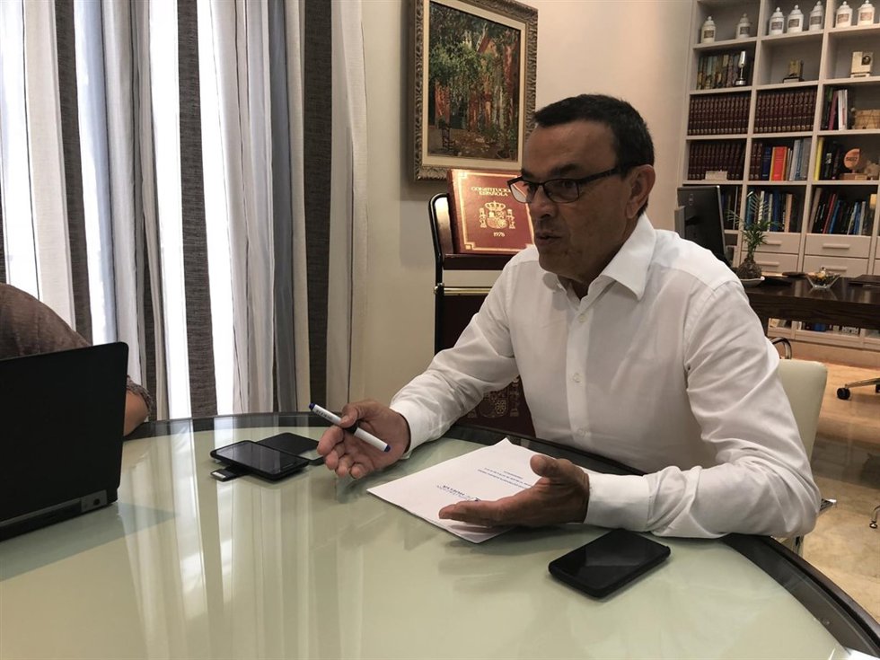 El presidente de la Diputación de Huelva, Ignacio Caraballo, en una entrevista.