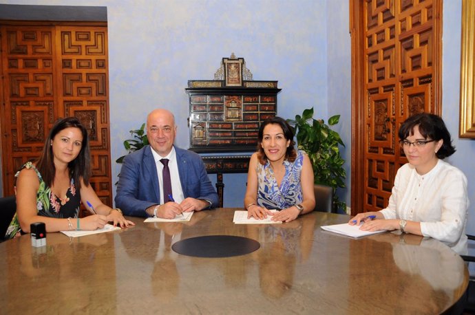 Firma del convenio entre la Diputación de Córdoba y Fuente Obejuna