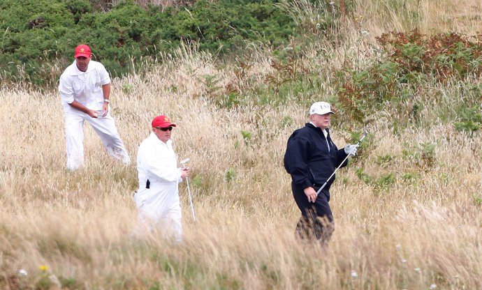 Trump juega al golf