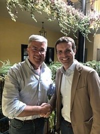 Fernández de Moya apoya a Pablo Casado, al que ve "preparado para ser el presidente que necesita" el PP