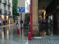 SOS Rioja atendió anoche unas 90 incidencias por la tormenta de agua y granizo, casi todas en Logroño