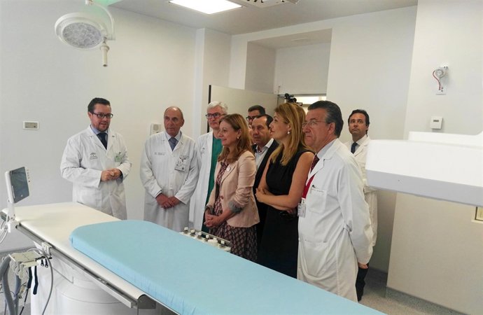 Consejera salud visita sala de hemodinámica del hospital regional