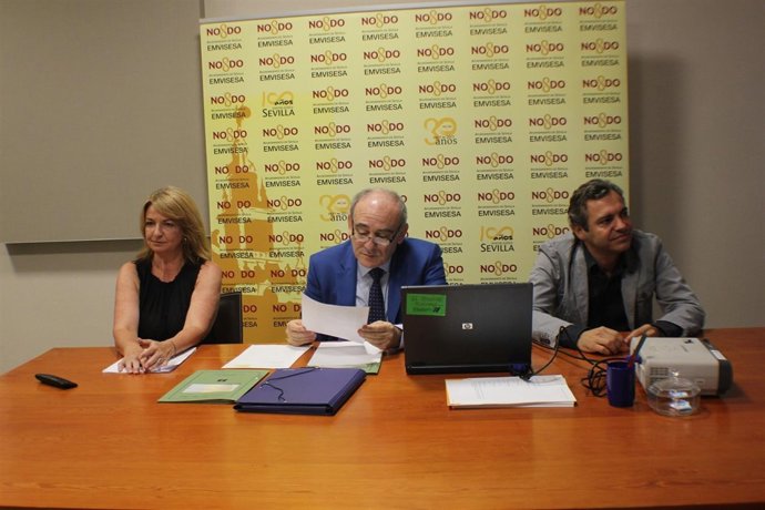 Felipe Castro, a la derecha de la imagen