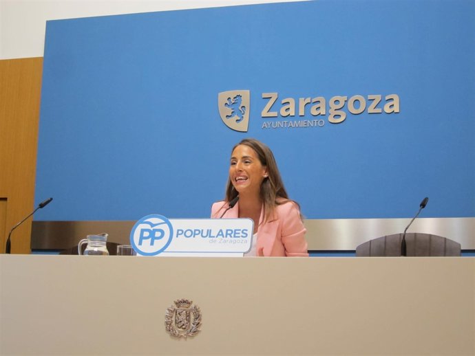 La concejal del PP, María Navarro, en rueda de prensa hoy en el Ayuntamiento