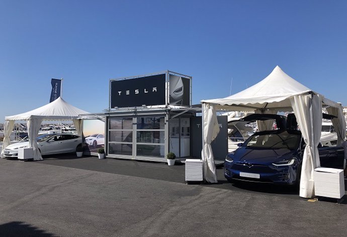 Tienda temporal de Tesla en Puerto Banús (Marbella)