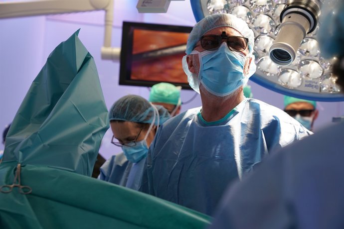 Operació de còlon no invasiva en l'Institut Quirúrgic Lacy                  