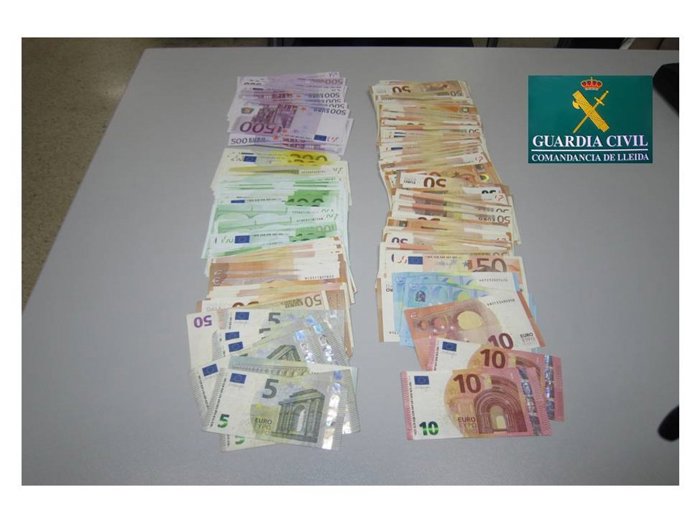 Dinero intervenido en la Farga de Moles.