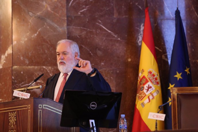 Miguel Arias Cañete en el Congreso Europeo del Vehículo Eléctrico