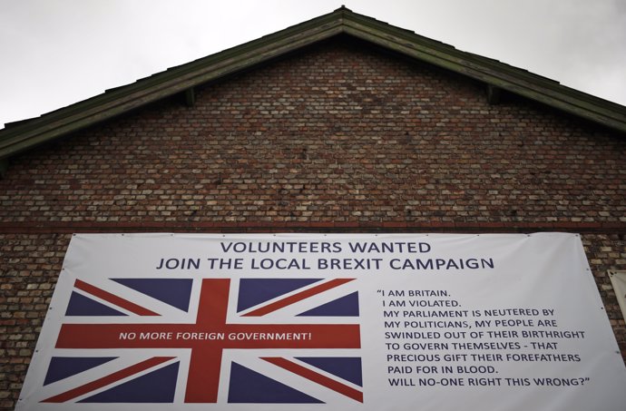 Pancarta de apoyo a una campaña local del Brexit en un edificio en Altrincham