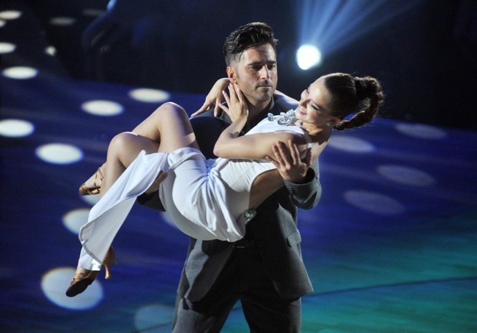 DAVID BUSTAMANTE Y YANA OLINA