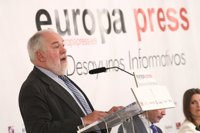 Arias Cañete califica la situación de España en interconexiones energéticas de “muy crítica”