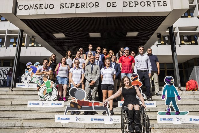 Los deportistas paralímpicos en la jornada de los 'Paraemojis'