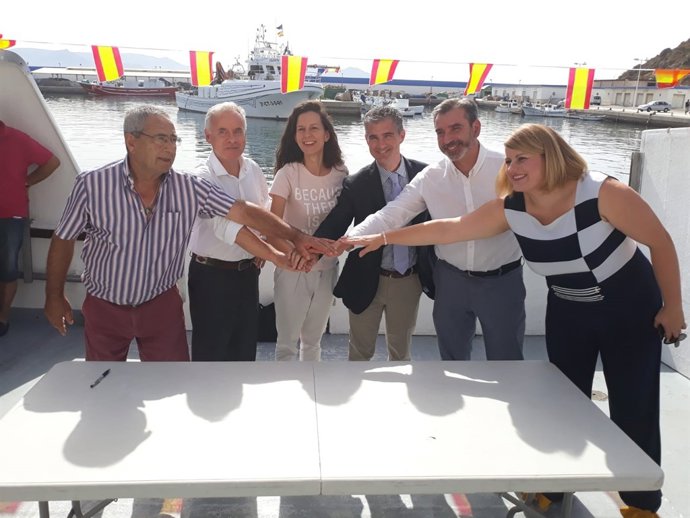 Firma de convenio lucha contra basura marina