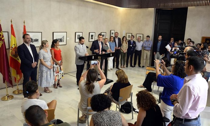 Equipo de Gobierno con Ciudadanos en rueda prensa