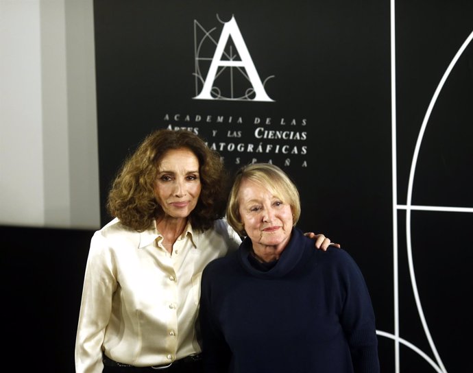 La actriz y cantante Ana Belén con Yvonne Blake