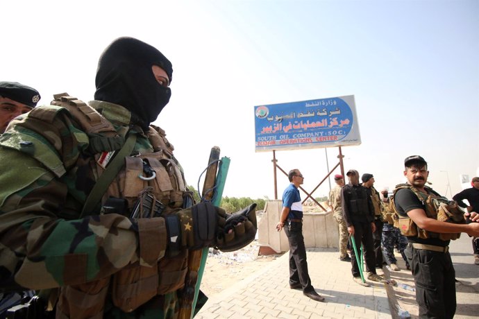 Las fuerzas de seguridad iraquíes en la protesta en el campo de Zubair