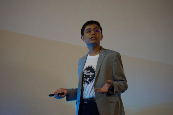 Tanmay Bakshi, experto en IA que colabora para IBM