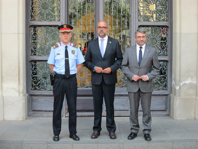 El nou comissari cap M.Esquius, el conseller M.Buch i el director A.Martínez