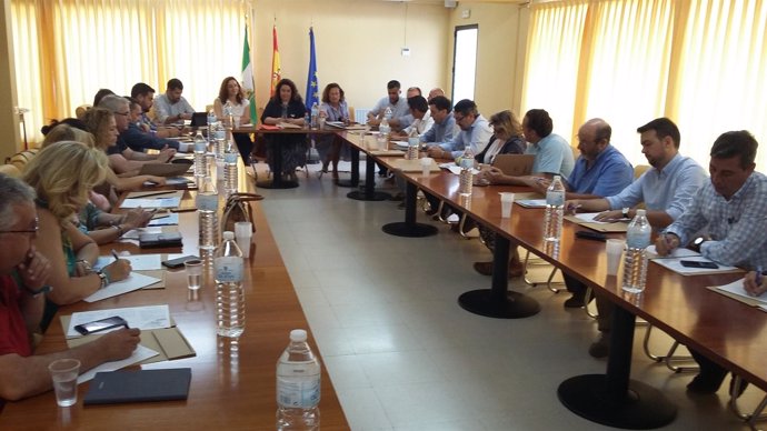 Miembros de la Junta de Andalucía reunidos con los alcaldes de la provincia 