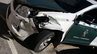 Un vehículo de la Guardia Civil vuelve a ser embestido por un todoterreno de narcotraficantes en Tarifa (Cádiz)
