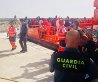 Rescatados este martes más de 300 migrantes de pateras en el Estrecho, isla de Alborán y aguas de Tarifa