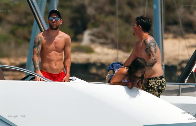 MESSI EN IBIZA CON SU FAMILIA