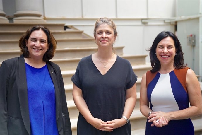 Ada Colau, Alicia Glenn i Válerie Planti
