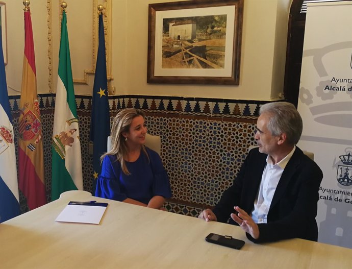 La alcaldesa, Ana Isabel Jiménez en la reunión con la Agencia Andaluza. 