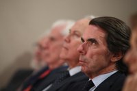 Aznar asegura que no va a hacer como Zapatero que "se manifestó a favor de Santamaría"