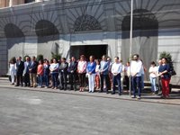 El Cabildo de Tenerife guarda un minuto de silencio por el asesinato de una madre y sus dos hijas en La Orotava