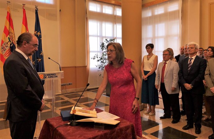 Pilar Ventura ha prometido su cargo como consejera de Sanidad de Aragón