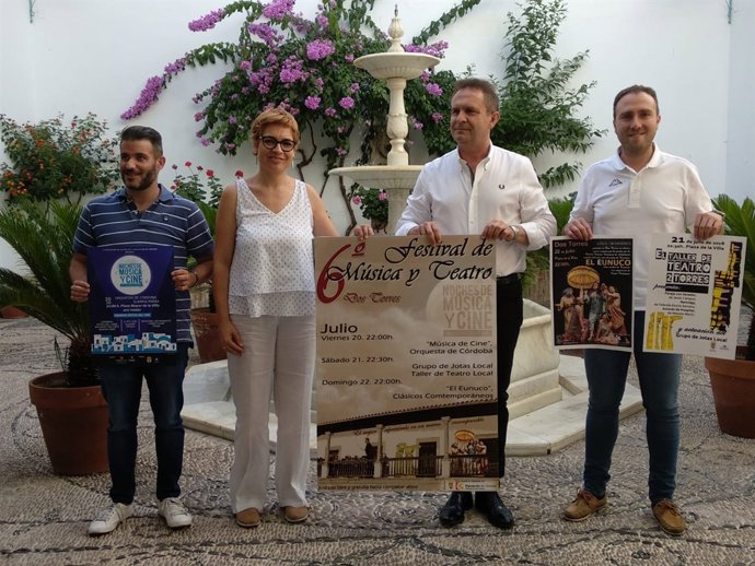 Ruz y Torres (centro), durante la presentación